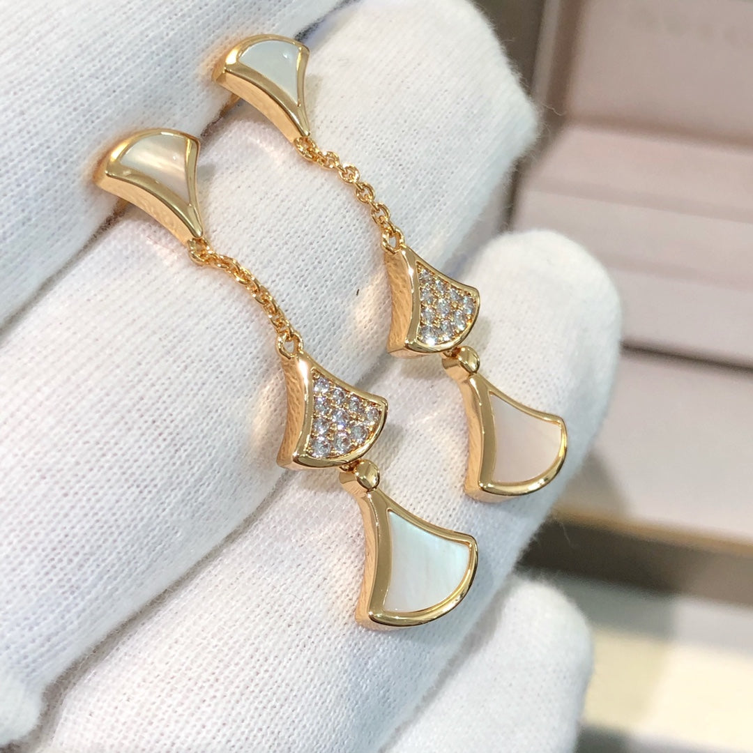 [Regalia Jewelry]DREAM EARRINGS 3 MOTIFS DIAMOND MOP PINK GOLD