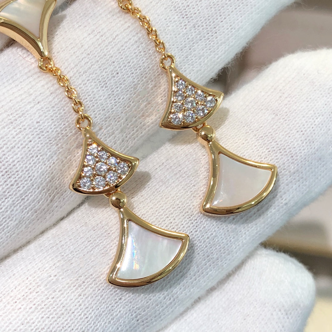 [Regalia Jewelry]DREAM EARRINGS 3 MOTIFS DIAMOND MOP PINK GOLD