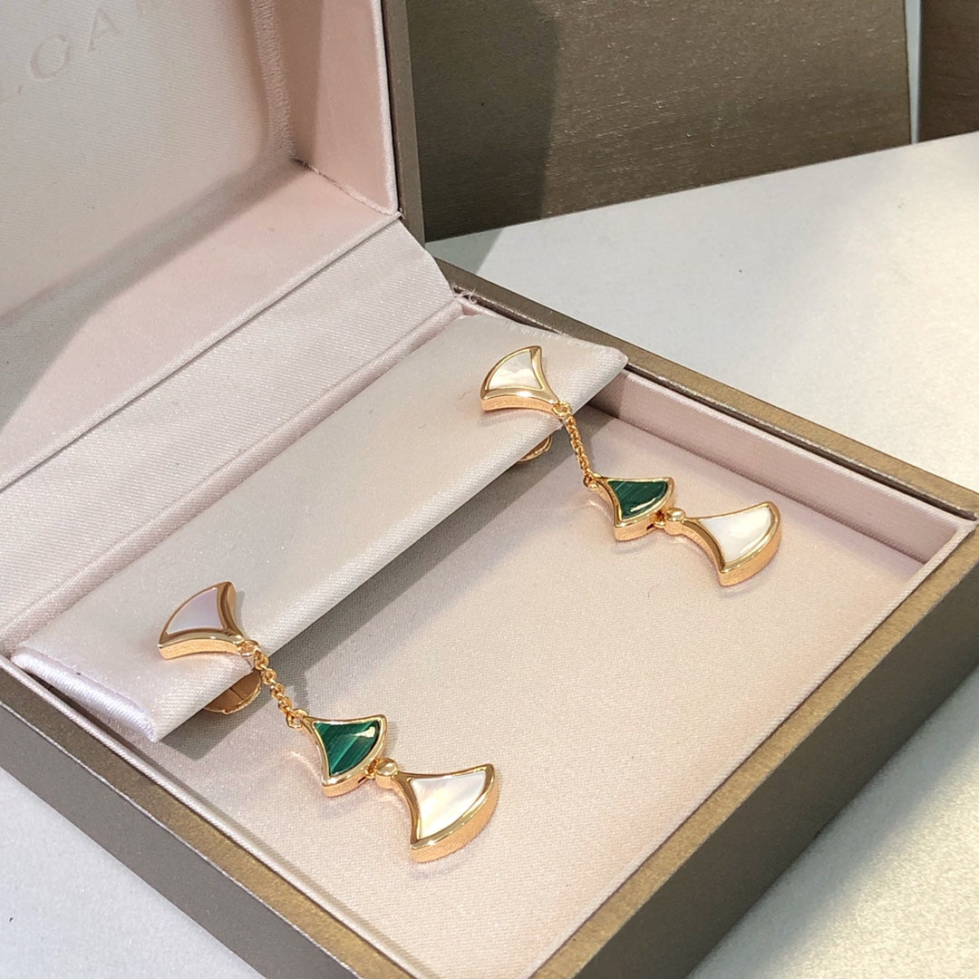 [Regalia Jewelry]DREAM EARRINGS 3 MOTIFS MALACHITE MOP PINK GOLD