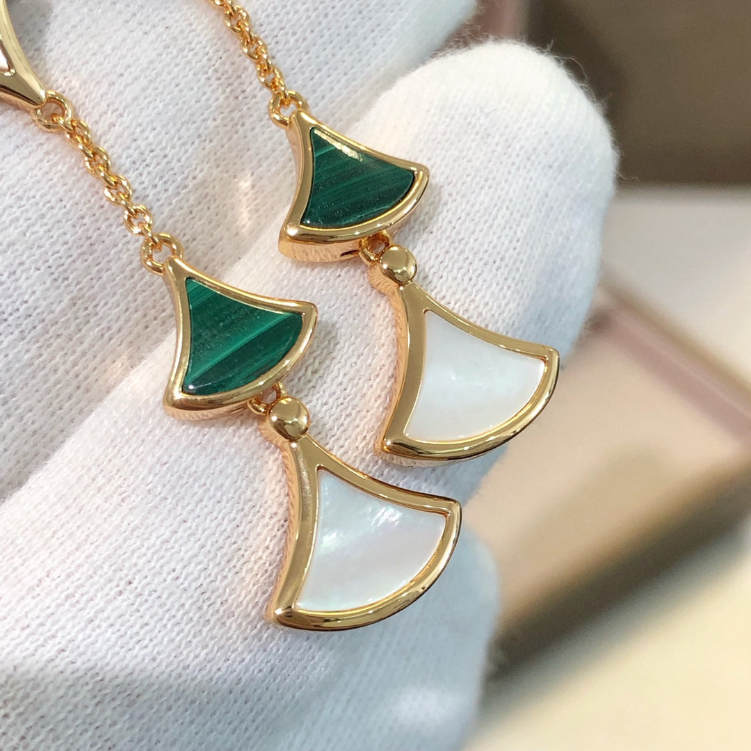 [Regalia Jewelry]DREAM EARRINGS 3 MOTIFS MALACHITE MOP PINK GOLD