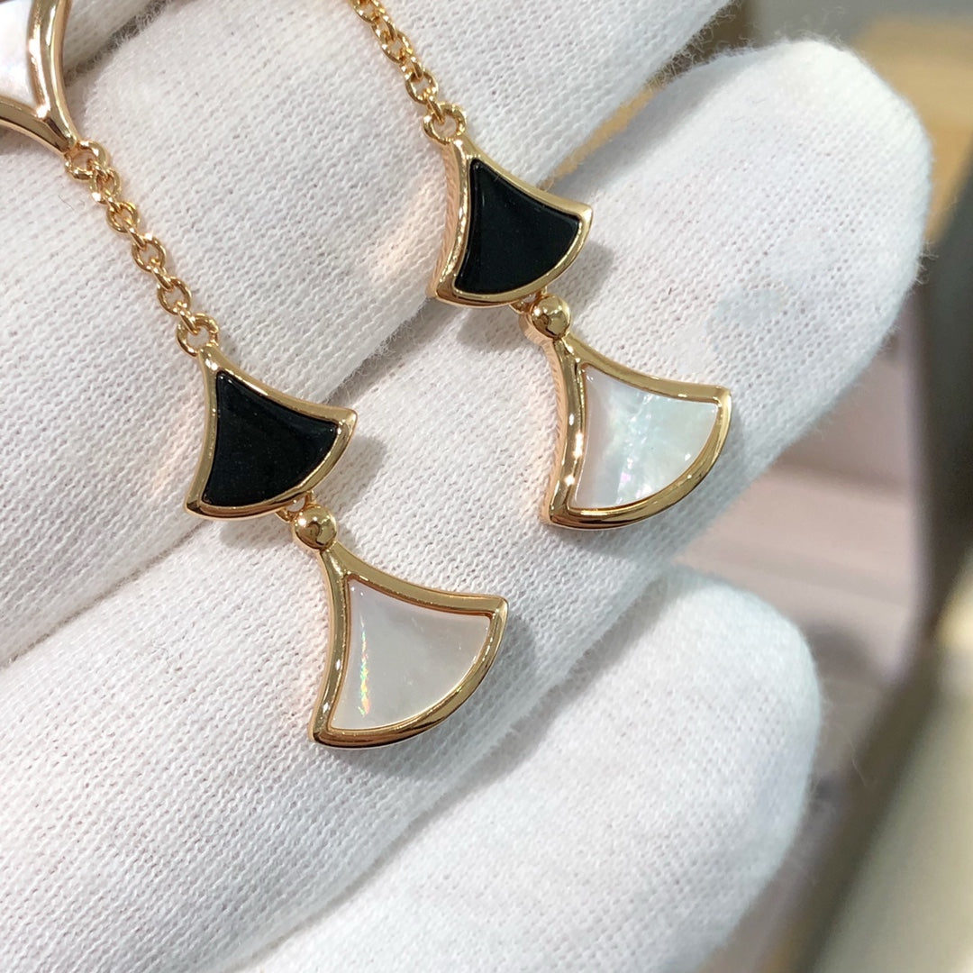 [Regalia Jewelry]DREAM EARRINGS 3 MOTIFS ONYX MOP PINK GOLD