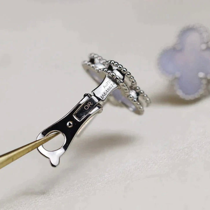 [Regalia Jewelry]CLOVER MEDIUM 1 MOTIFS  WHITE MOP EARRINGS SILVER