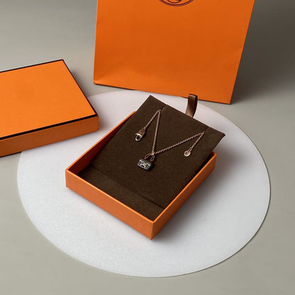 [Regalia Jewelry]CONSTANCE BLACK PEDANT PINK GOLD NECKLACE