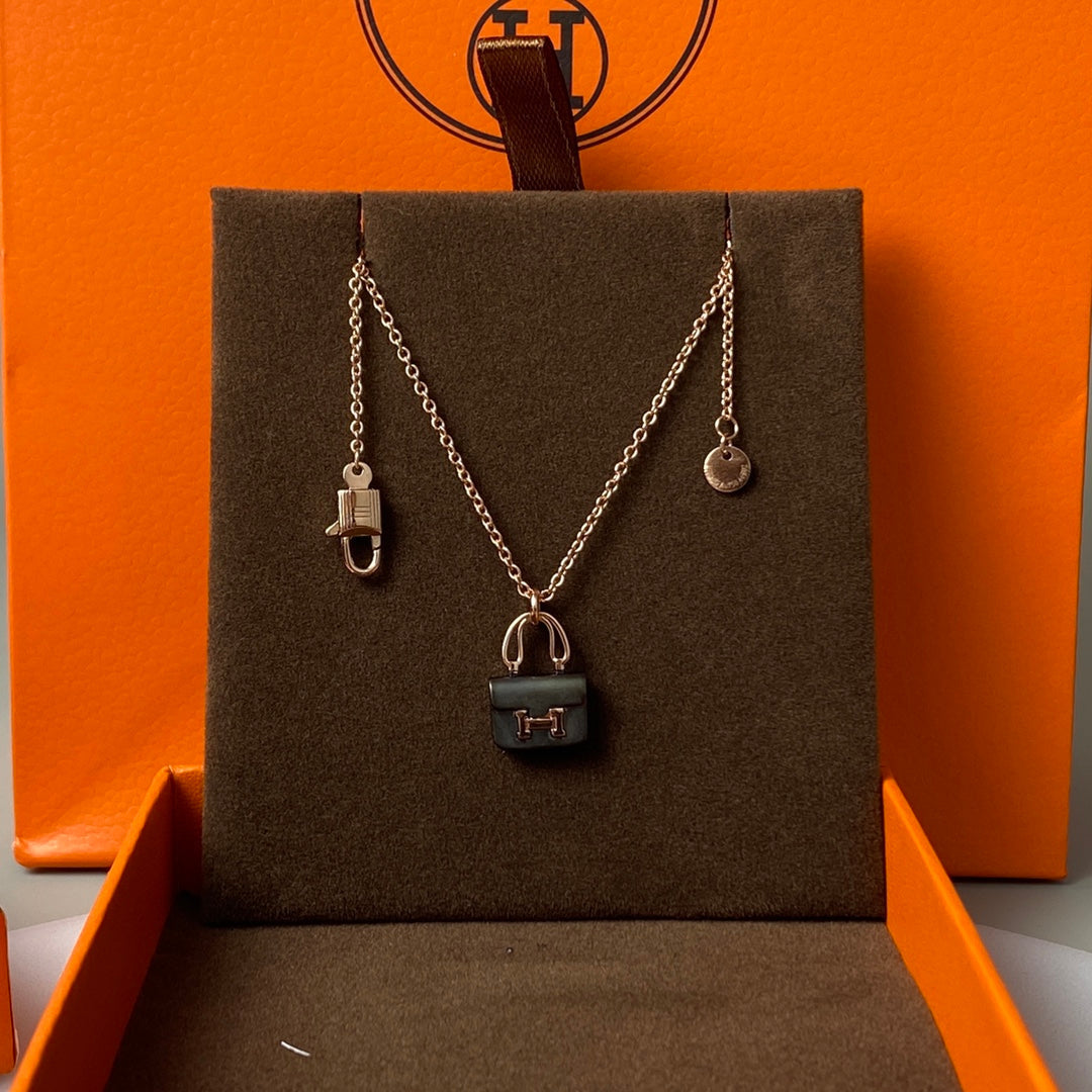 [Regalia Jewelry]CONSTANCE BLACK PEDANT PINK GOLD NECKLACE