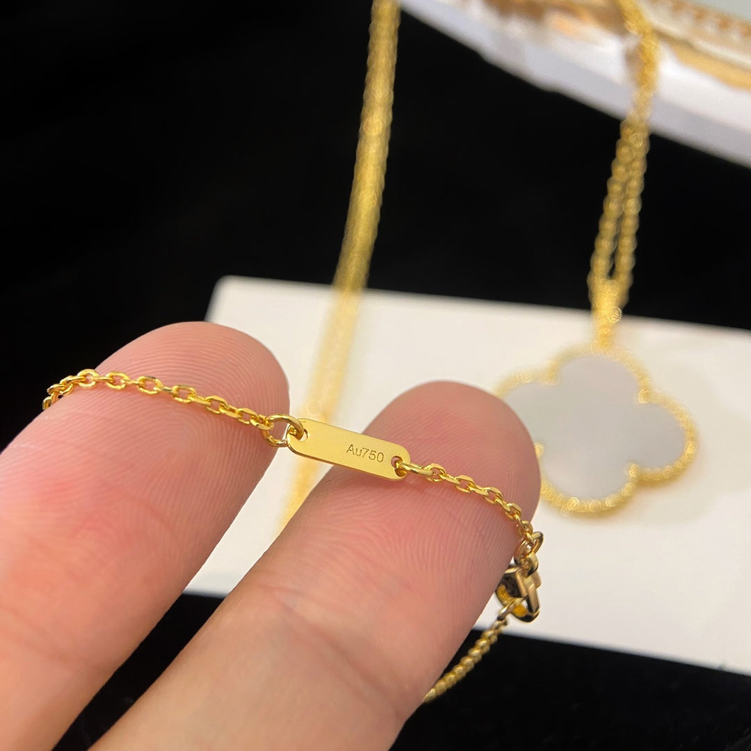 [Regalia Jewelry]CLOVER 25MM MOP LARGE PENDANT NECKLACE