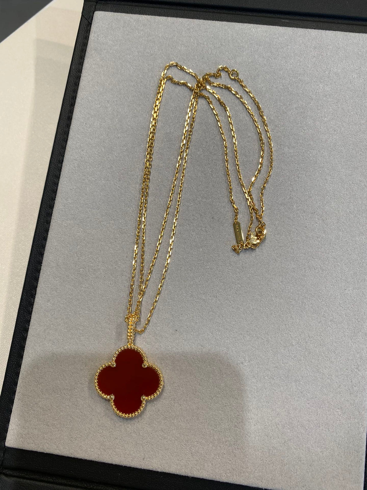 [Regalia Jewelry]CLOVER 25MM NECKLACE GOLD CARNELIAN