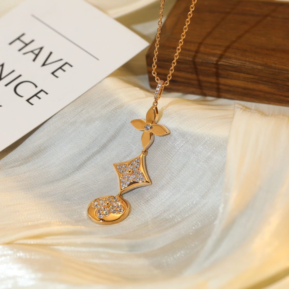[Regalia Jewelry]STAR AND SUN DIAMOND PINK GOLD NECKLACE