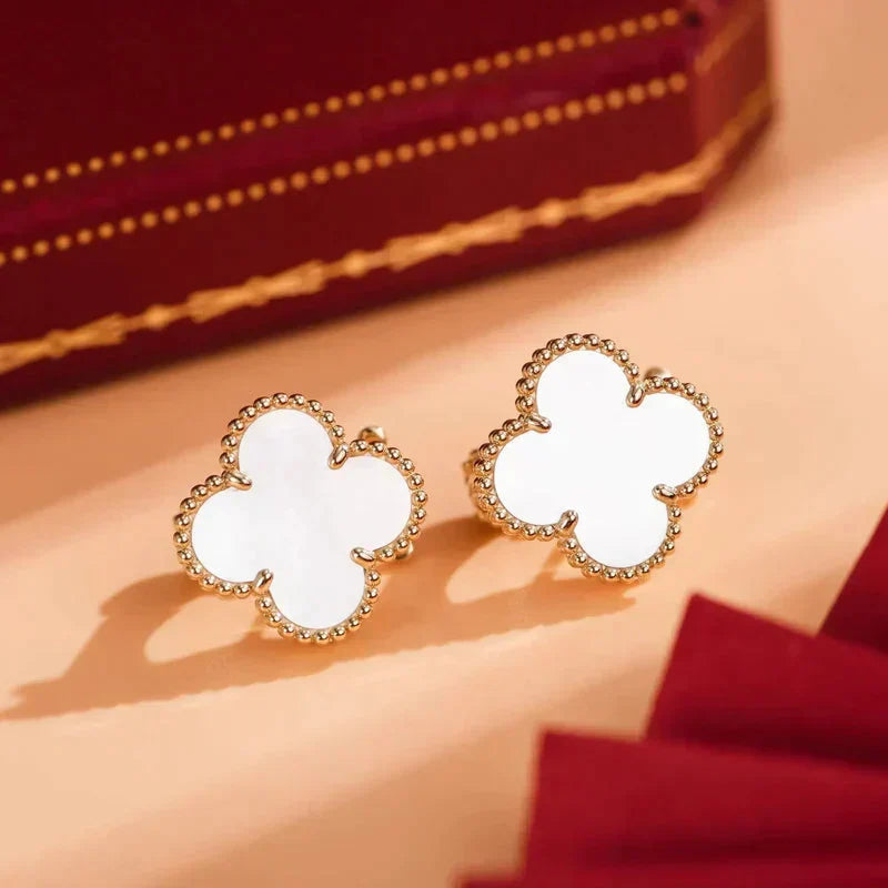 [Regalia Jewelry]CLOVER MEDIUM 1 MOTIFS  WHITE MOP STUD EARRINGS