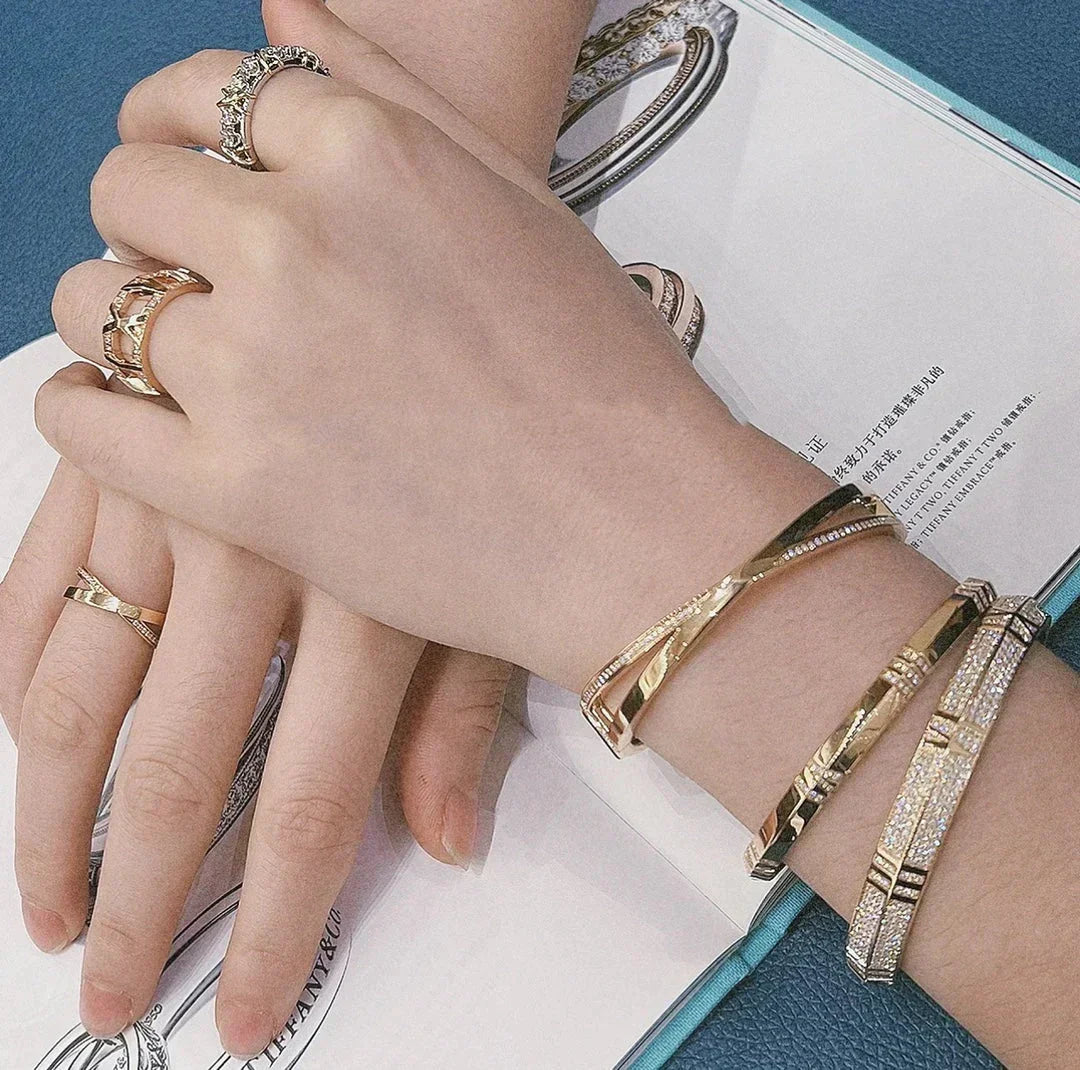 [Regalia Jewels]NARROW HINGED BANGLEIN WITH DIAMONDS SMALL