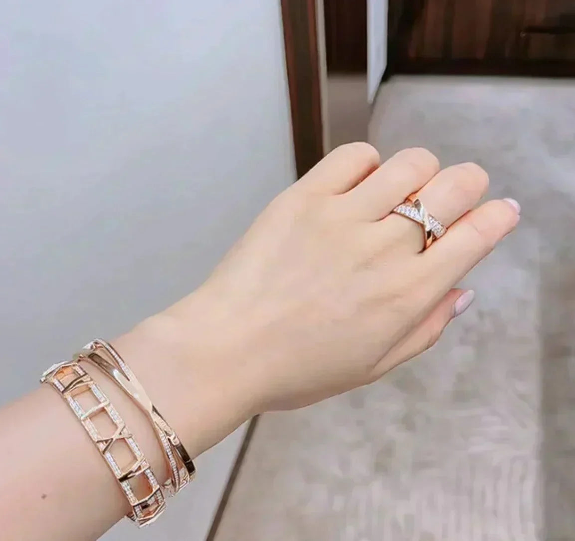 [Regalia Jewels]NARROW HINGED BANGLEIN WITH DIAMONDS SMALL