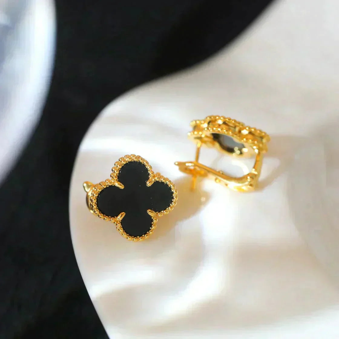[Regalia Jewelry]CLOVER MEDIUM 1 MOTIFS  ONYX STUD EARRINGS