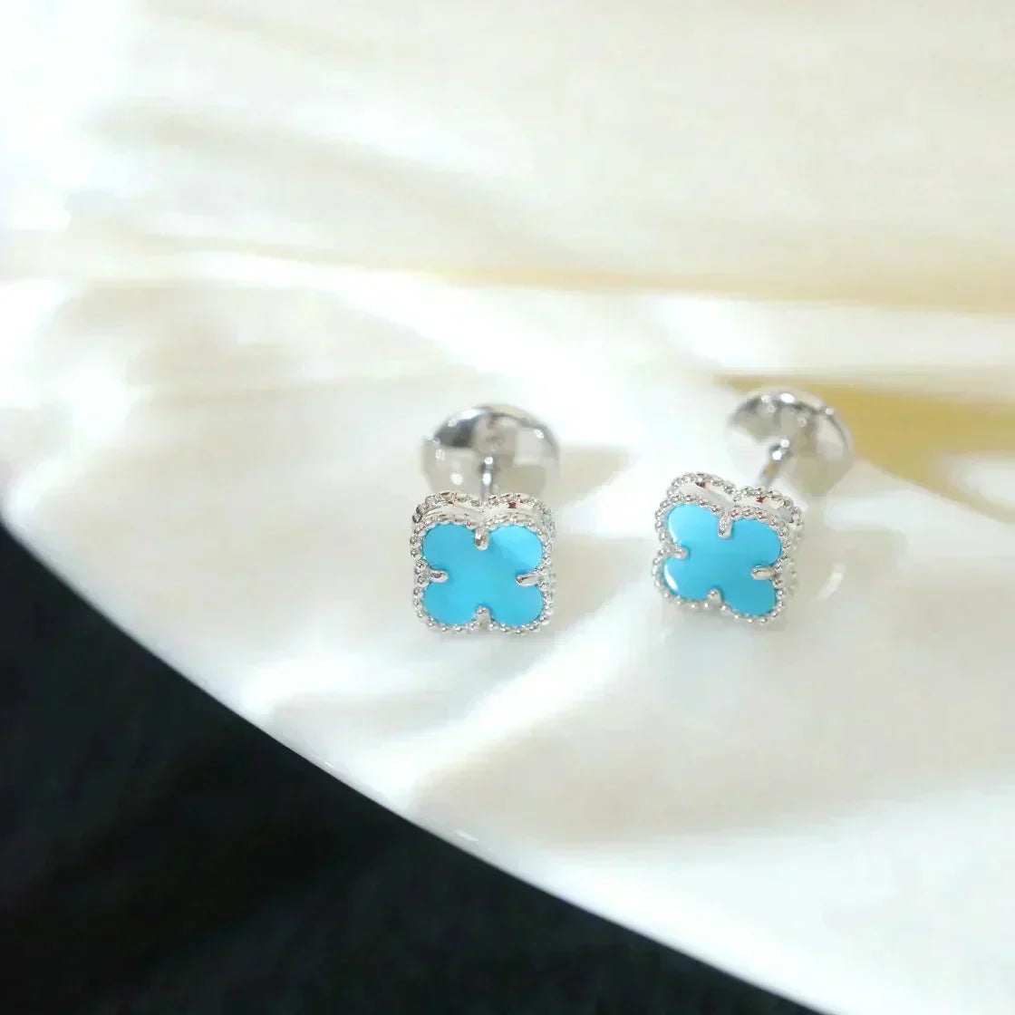 [Regalia Jewelry]CLOVER MINI 9.5MM ONYX STUD EARRINGS SILVER