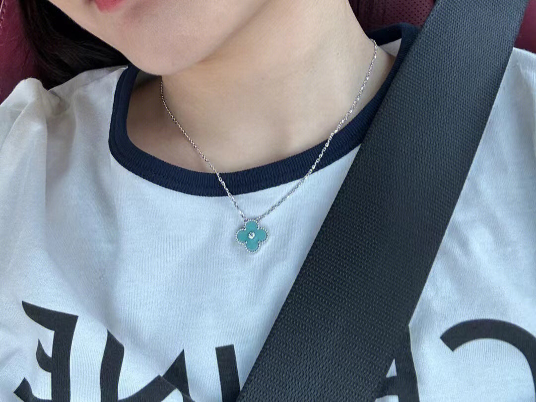 [Regalia Jewelry]CLOVER 1 DIAMOND LIGHT BLUE SILVER NECKLACE