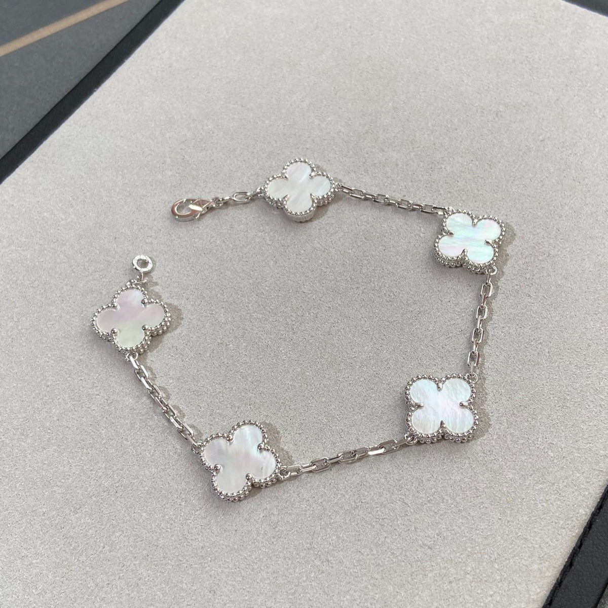 [Regalia Jewelry]CLOVER SILVER MOP 5 MOTIF BRACELET