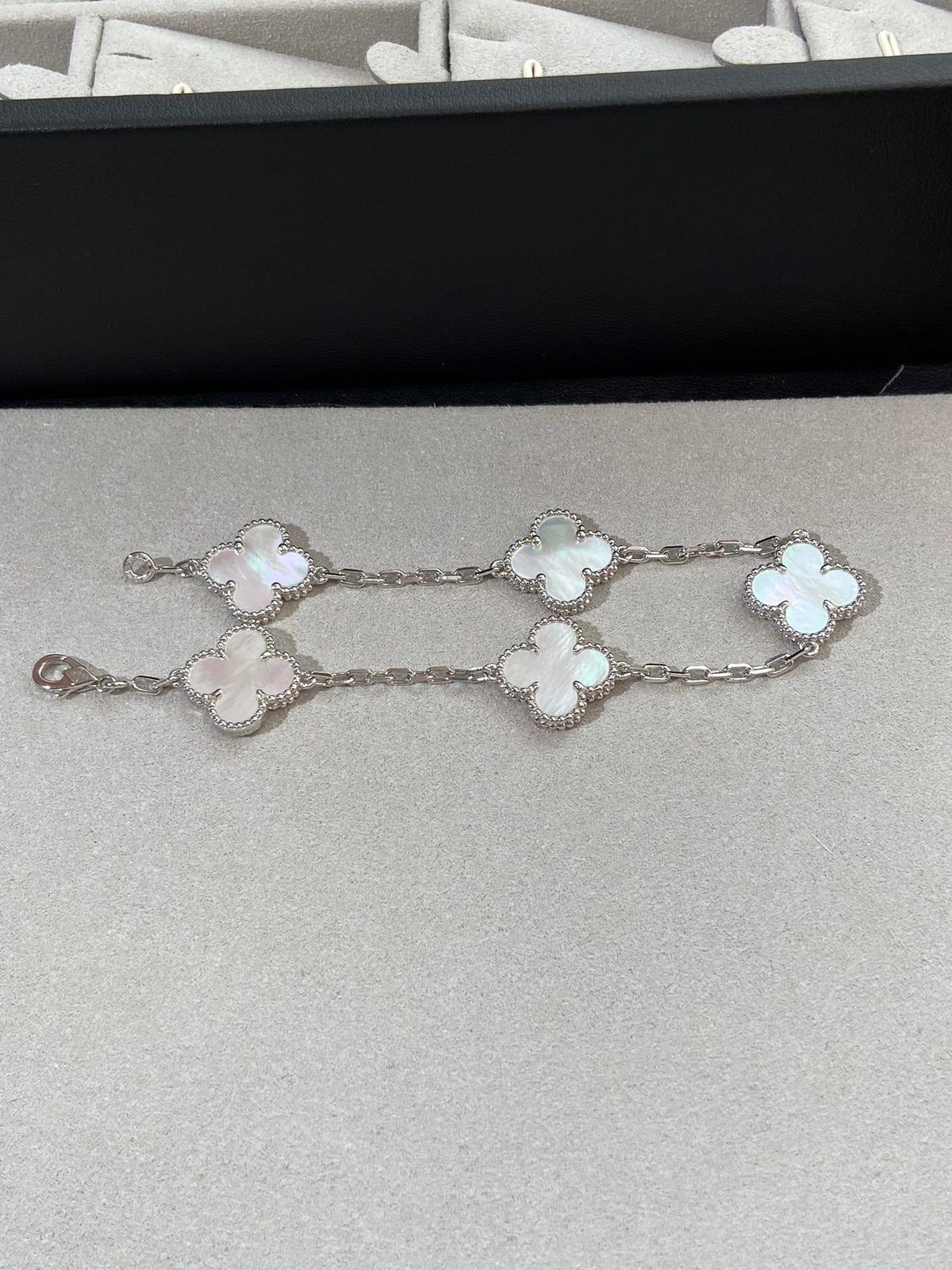 [Regalia Jewelry]CLOVER SILVER MOP 5 MOTIF BRACELET