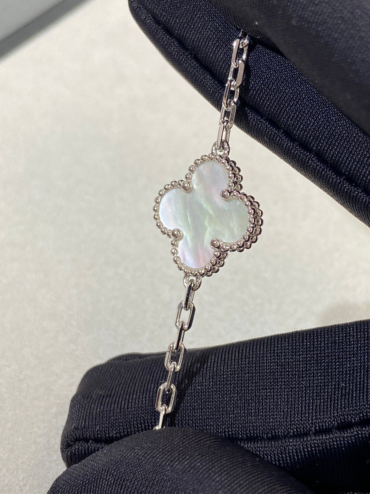 [Regalia Jewelry]CLOVER SILVER MOP 5 MOTIF BRACELET