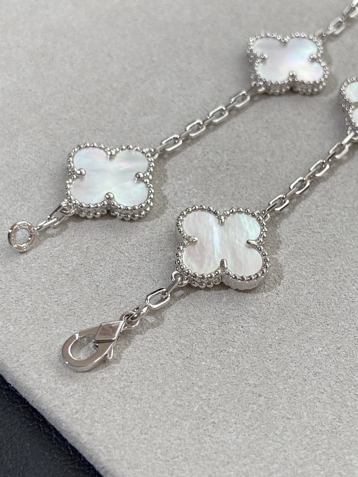 [Regalia Jewelry]CLOVER SILVER MOP 5 MOTIF BRACELET
