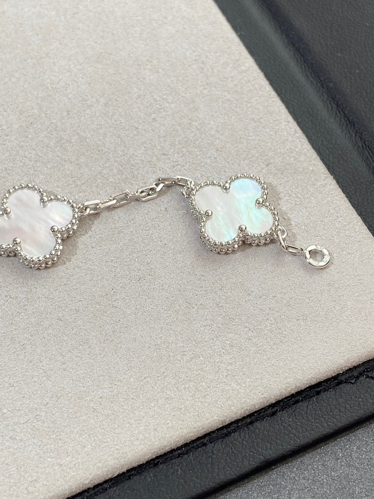 [Regalia Jewelry]CLOVER SILVER MOP 5 MOTIF BRACELET