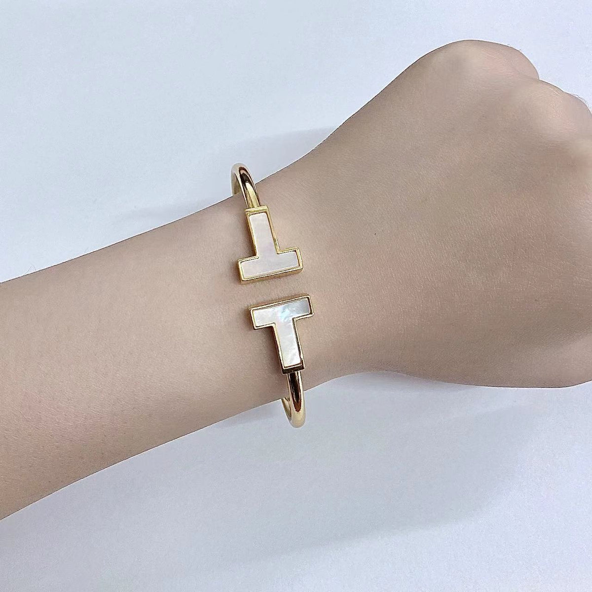 [Regalia Jewels]T WIDE MOP OPEN BRACELET