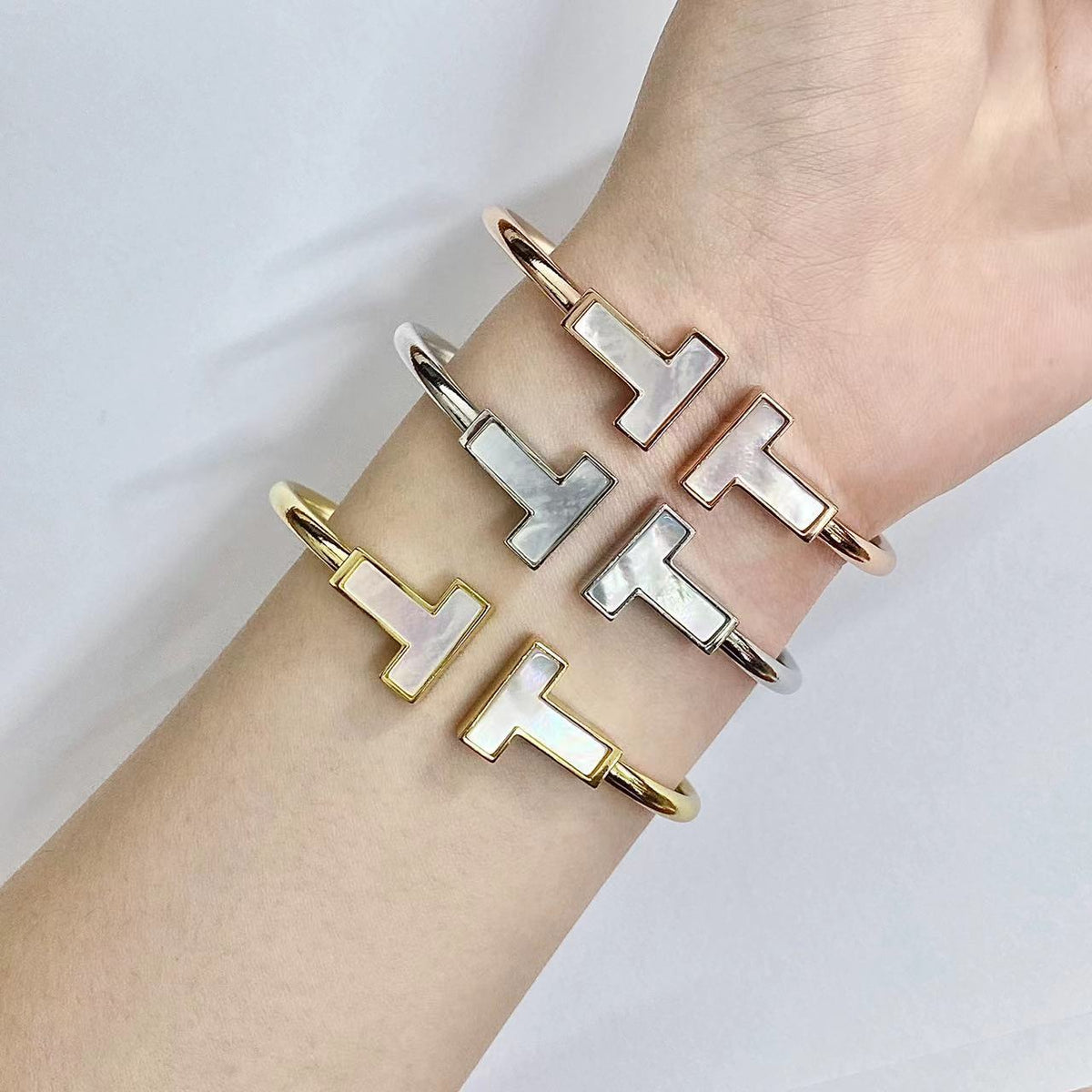 [Regalia Jewels]T WIDE MOP OPEN BRACELET