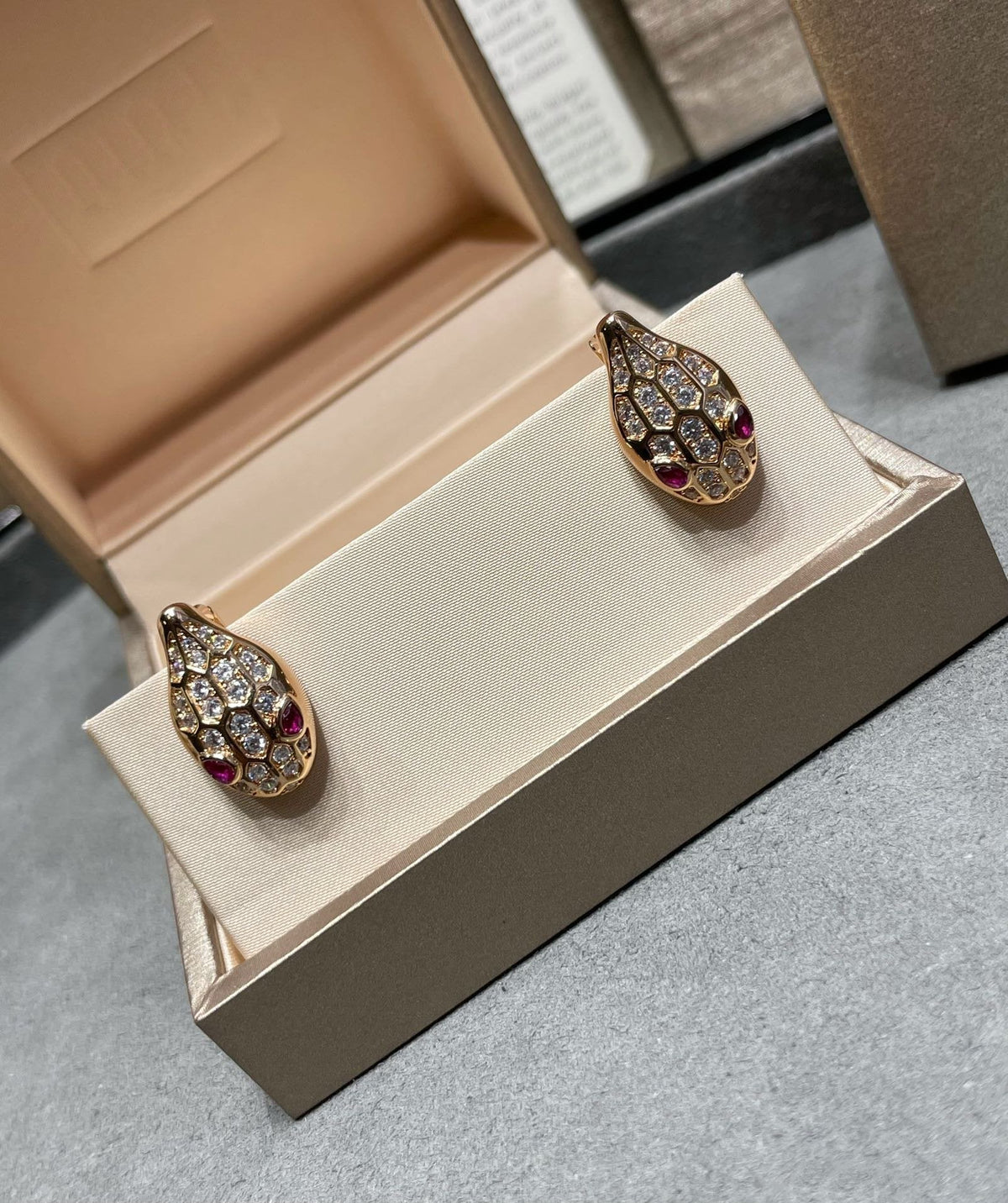 [Regalia Jewelry]SERPENT DIAMOND STUD EARRINGS