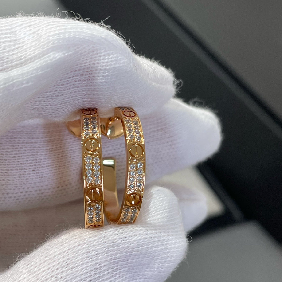 [Regalia Jewelry]LOVE DIAMOND PINK GOLD HOOP EARRINGS