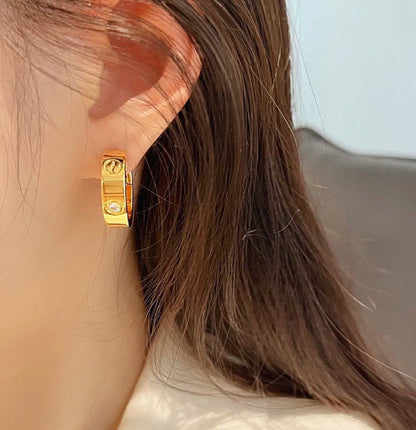 [Regalia Jewelry]LOVE 5.5MM 1 DIAMOND EARRINGS