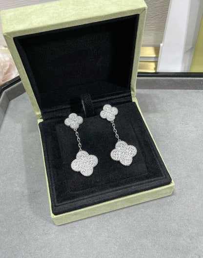 [Regalia Jewelry]CLOVER 2 MOTIFS DIAMOND PAVED SILVER EARRINGS