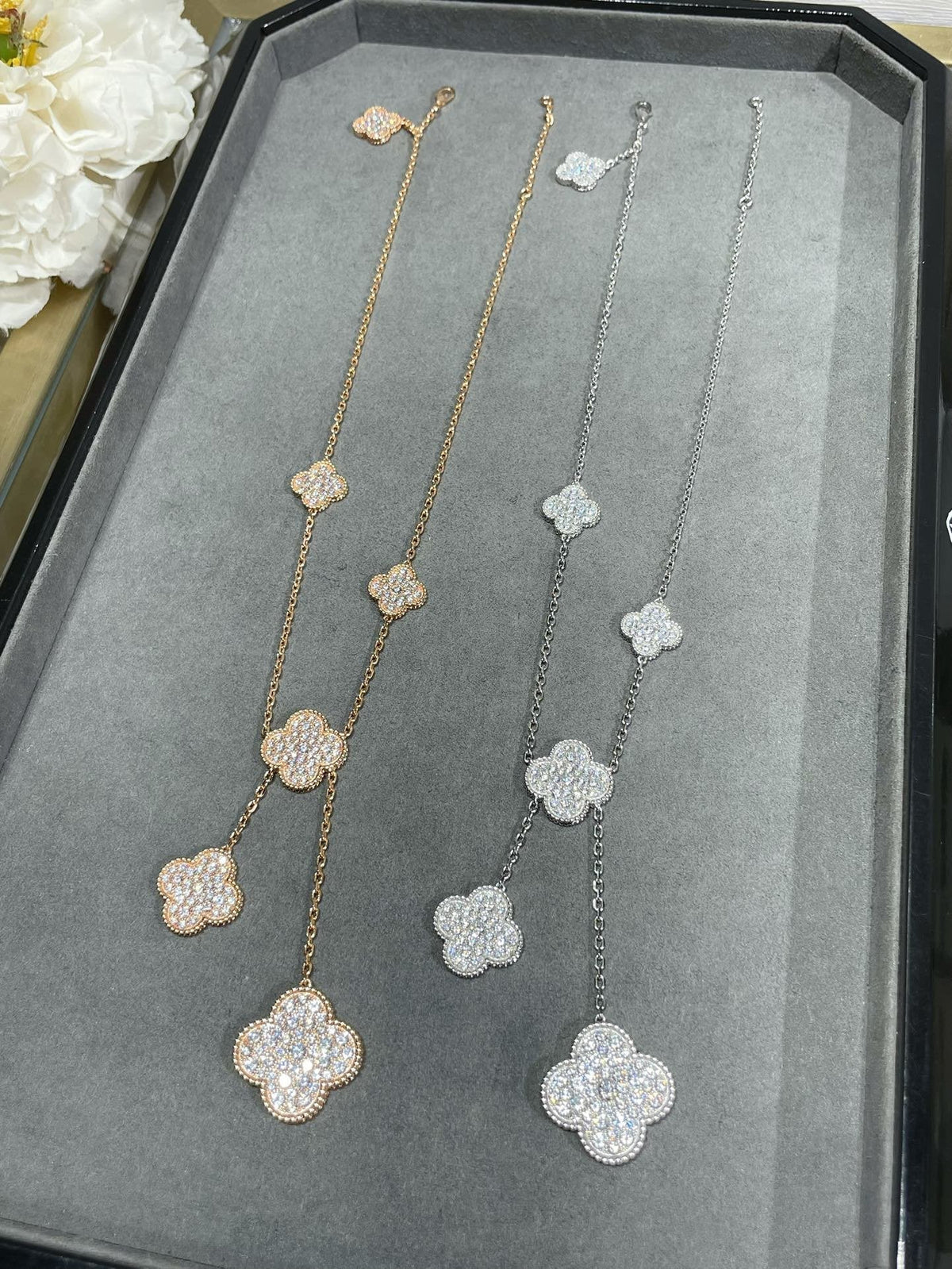 [Regalia Jewelry]CLOVER 6 MOTIF DIAMOND PAVED NECKLACE