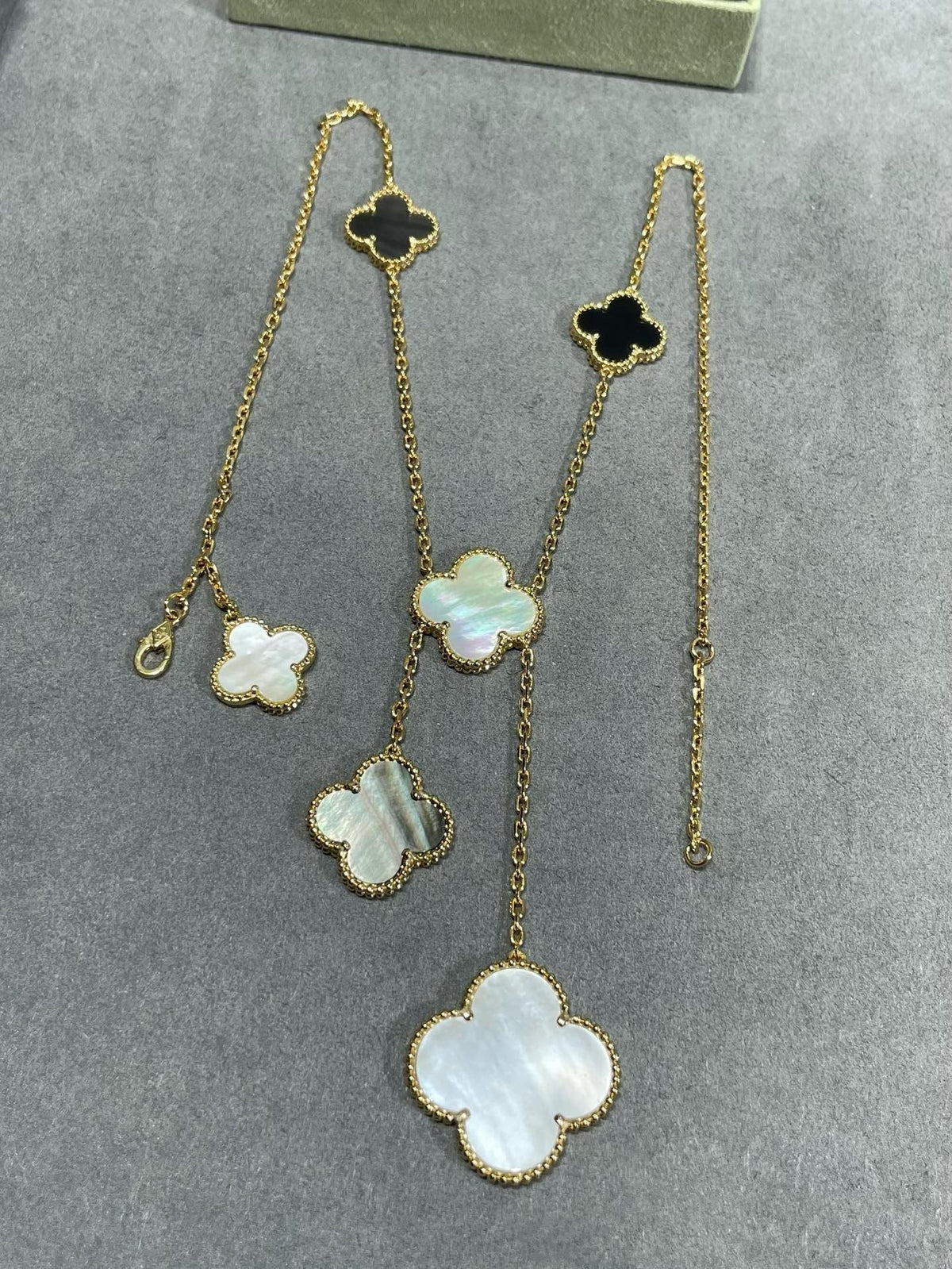 [Regalia Jewelry]CLOVER 6 MOTIF MOP ONYX GOLD NECKLACE