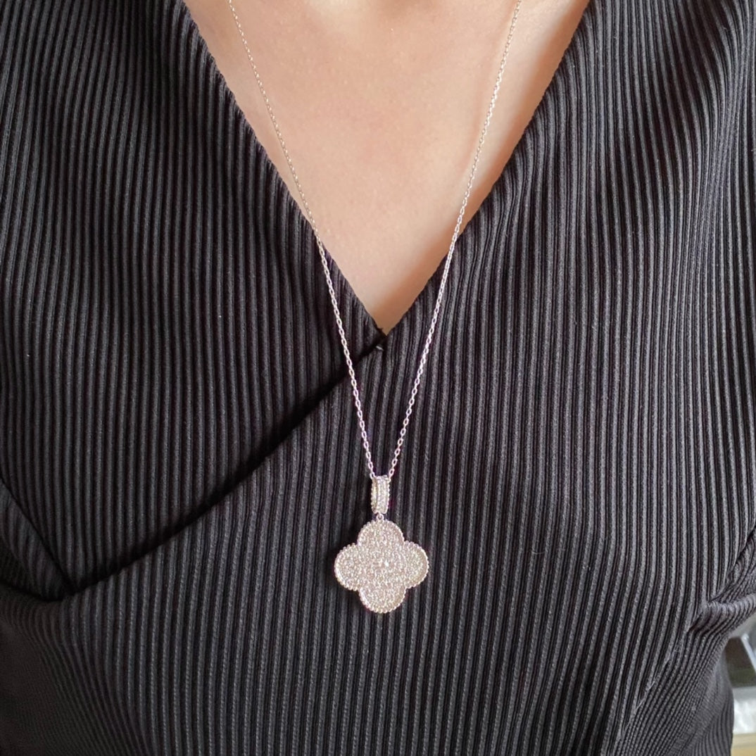 [Regalia Jewelry]CLOVER 25MM LARGE PEDANT DIAMOND PAVED LONG NECKLACE