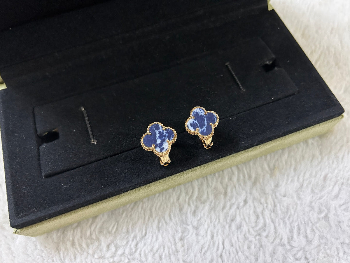 [Regalia Jewelry]CLOVER PIETERSITE MEDIUM STUD EARRINGS
