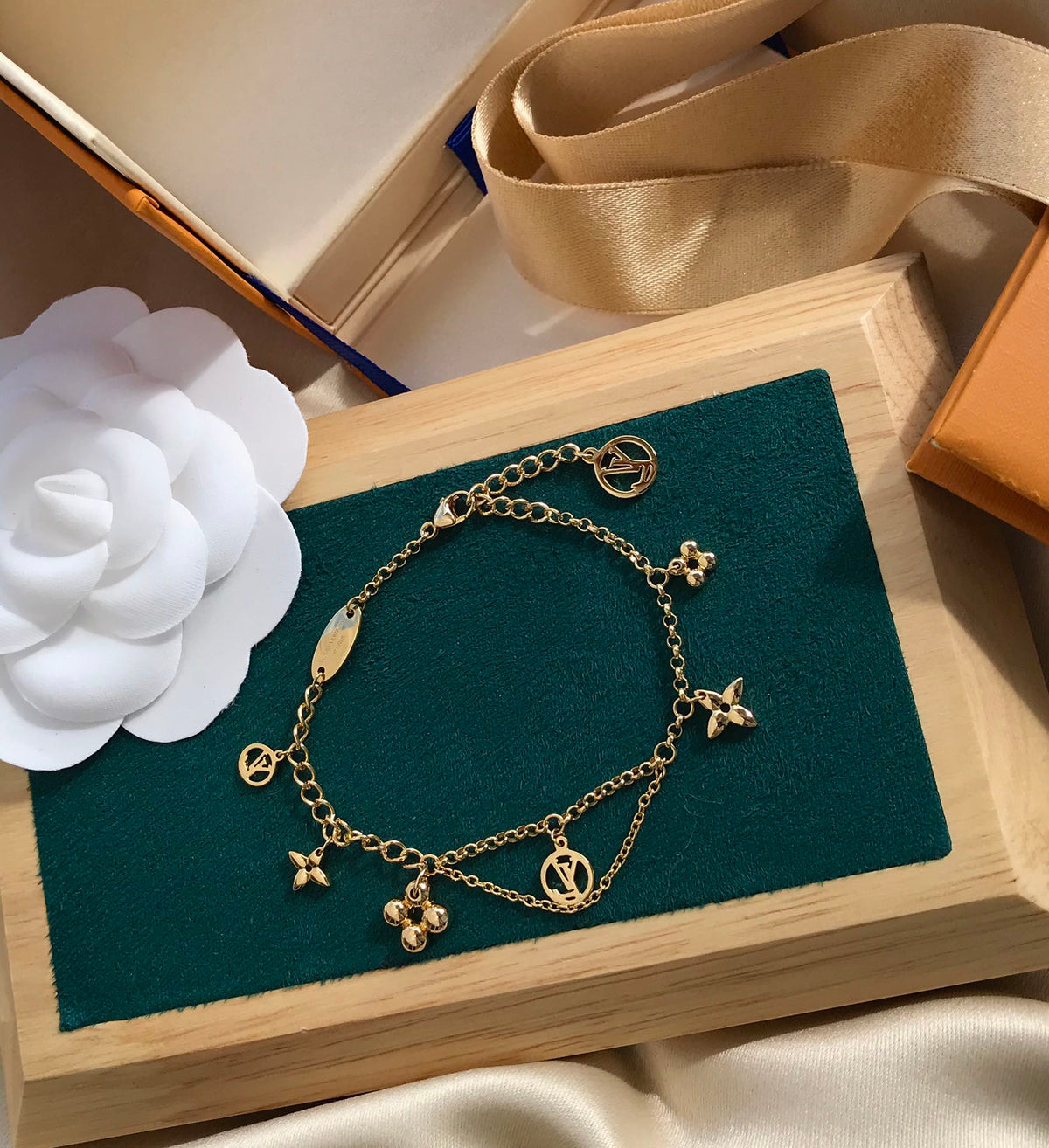 [Regalia Jewelry]BLOOMING PINK GOLD MOP BRACELET