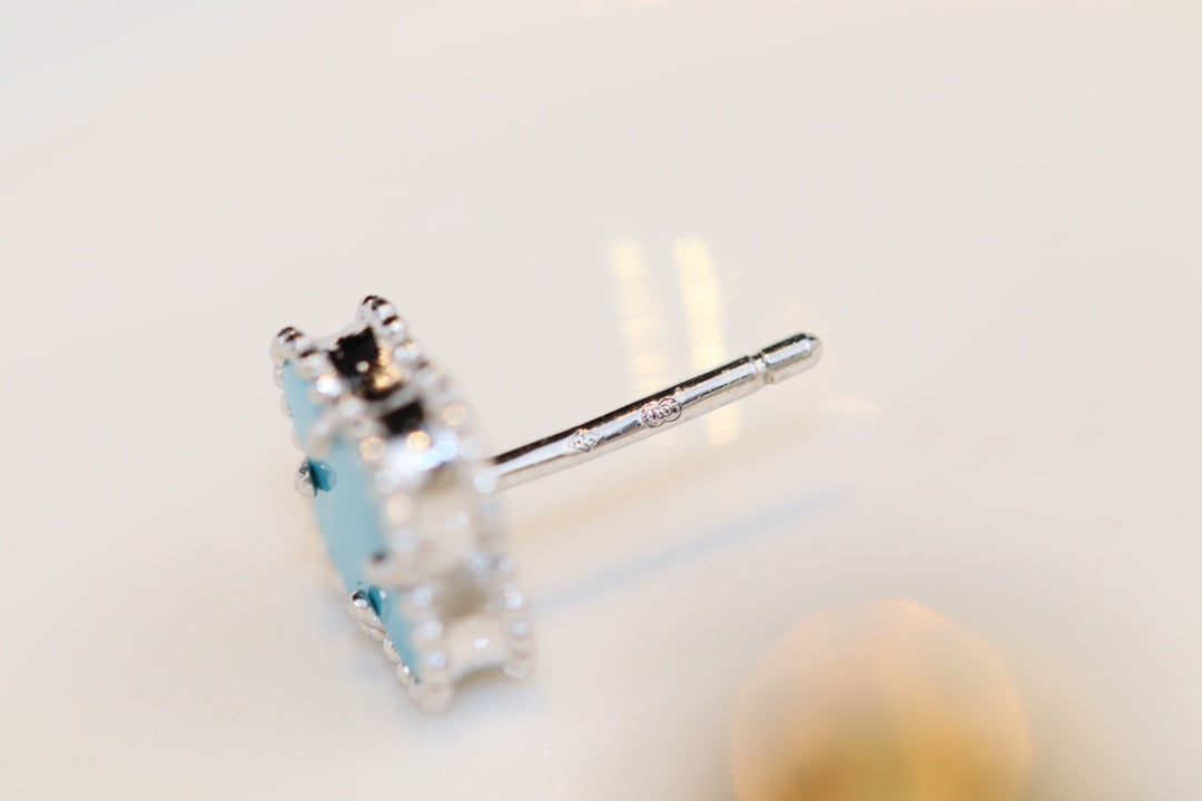 [Regalia Jewelry]CLOVER MINI TURQUOISE SILVER STUD EARRINGS