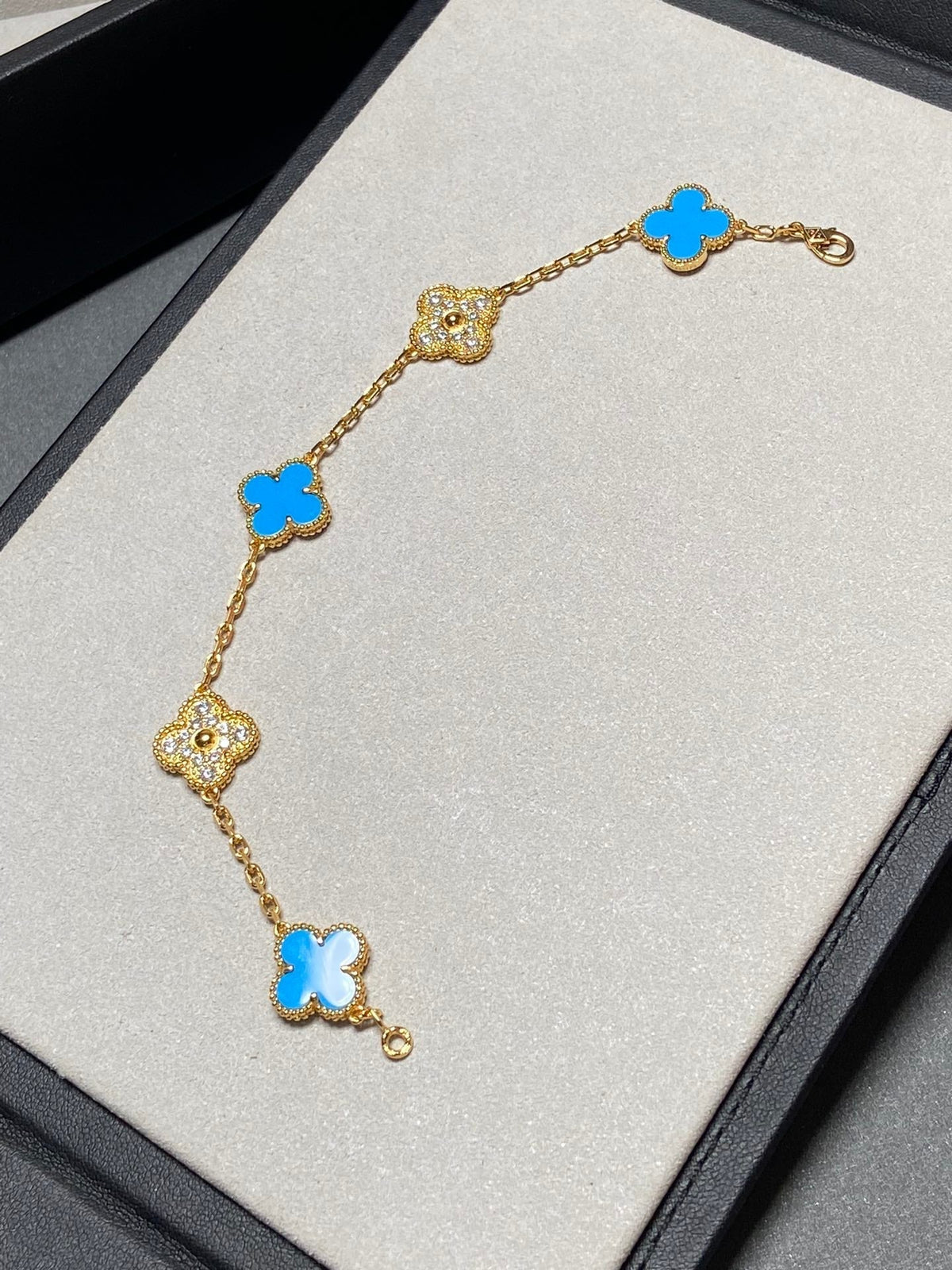 [Regalia Jewelry]CLOVER 5 MOTIF BLUE CHALCEDONY DIAMOND GOLD BRACELET
