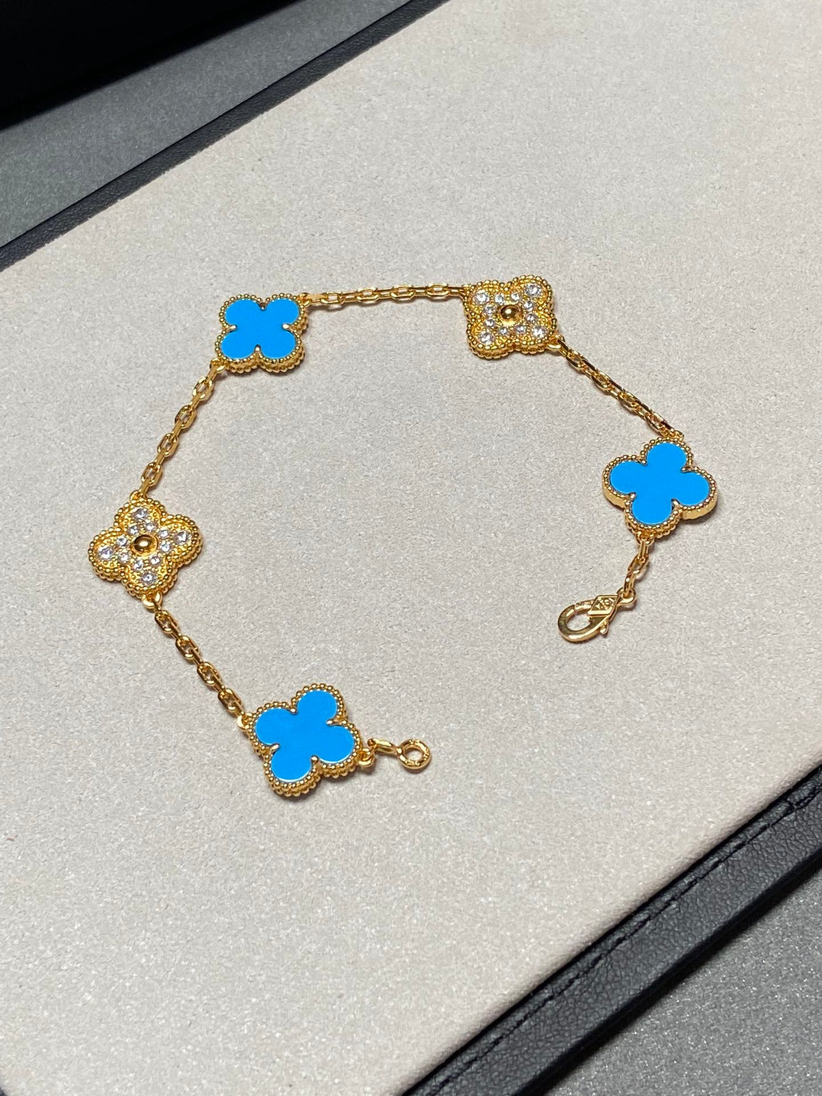 [Regalia Jewelry]CLOVER 5 MOTIF BLUE CHALCEDONY DIAMOND GOLD BRACELET