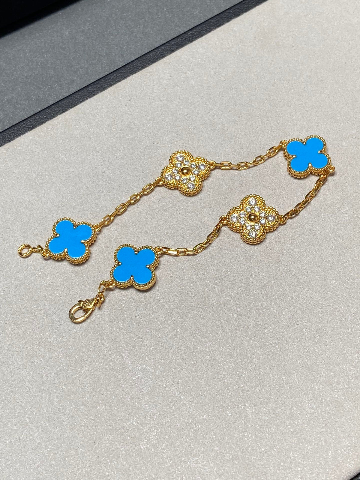 [Regalia Jewelry]CLOVER 5 MOTIF BLUE CHALCEDONY DIAMOND GOLD BRACELET