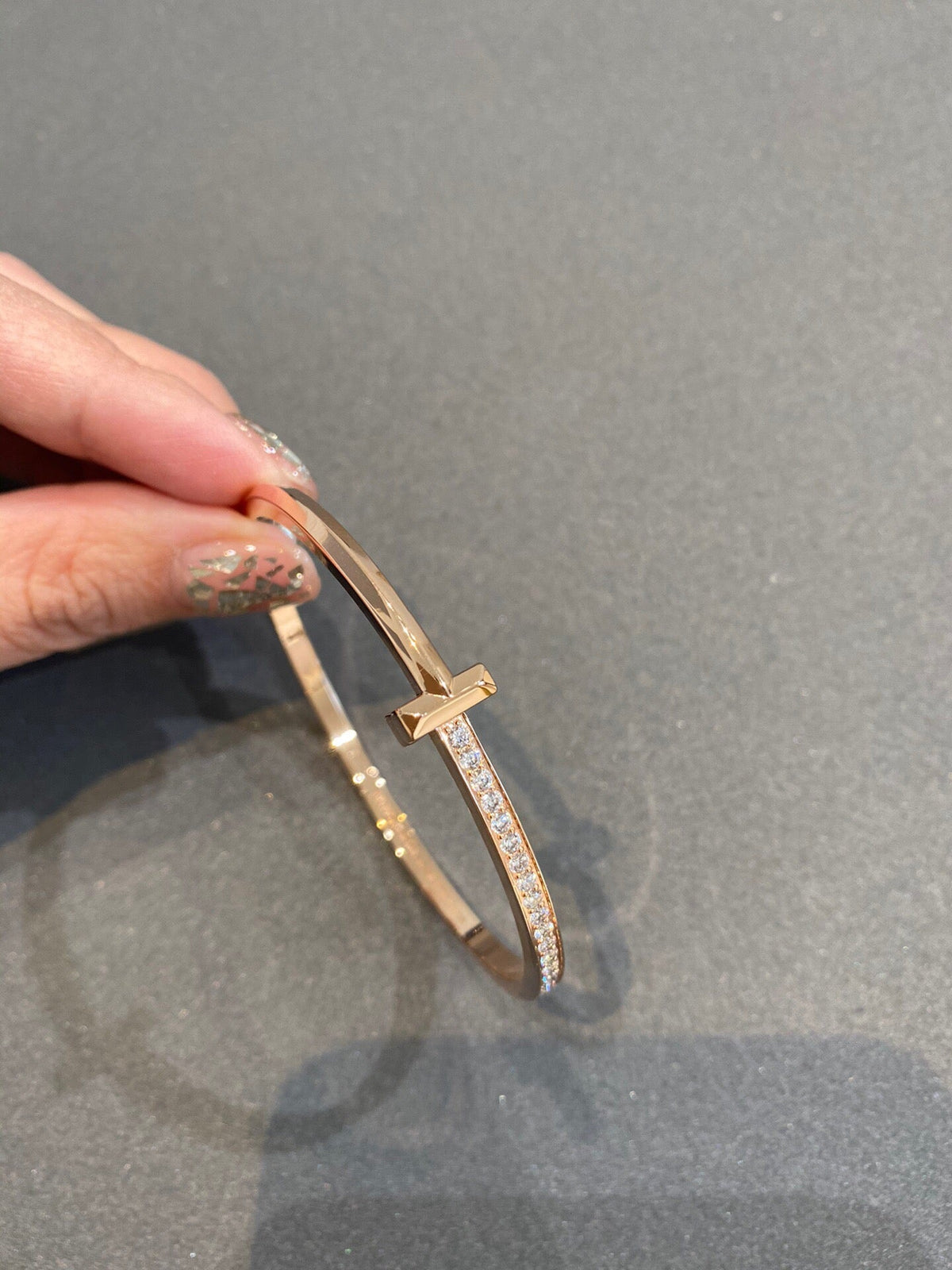 [Regalia Jewels]NARROW T1 HINGED BANGLE DIAMOND PINK GOLD
