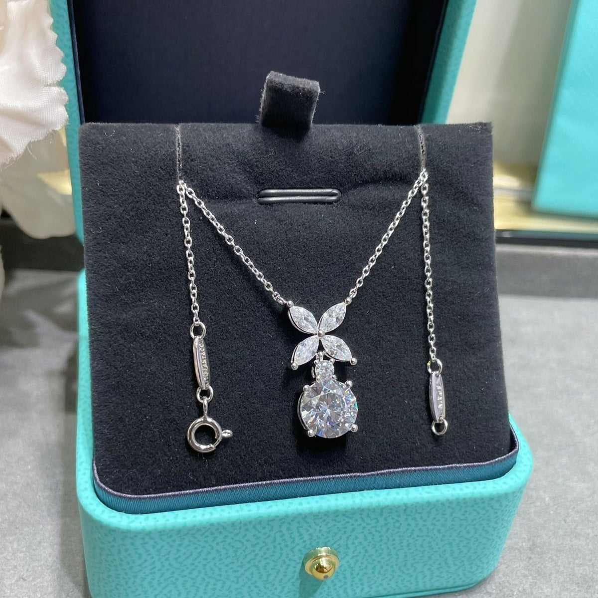 [Regalia Jewels]VICTORIA PENDANT SILVER DIAMOND NECKLACE