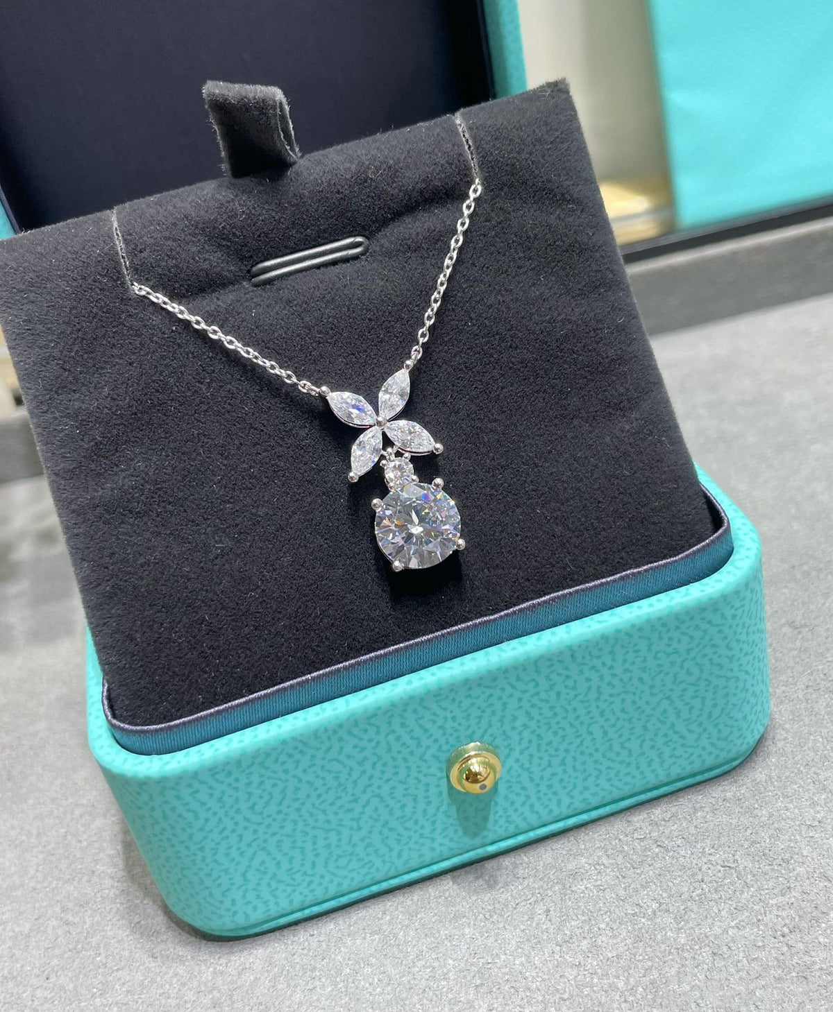 [Regalia Jewels]VICTORIA PENDANT SILVER DIAMOND NECKLACE