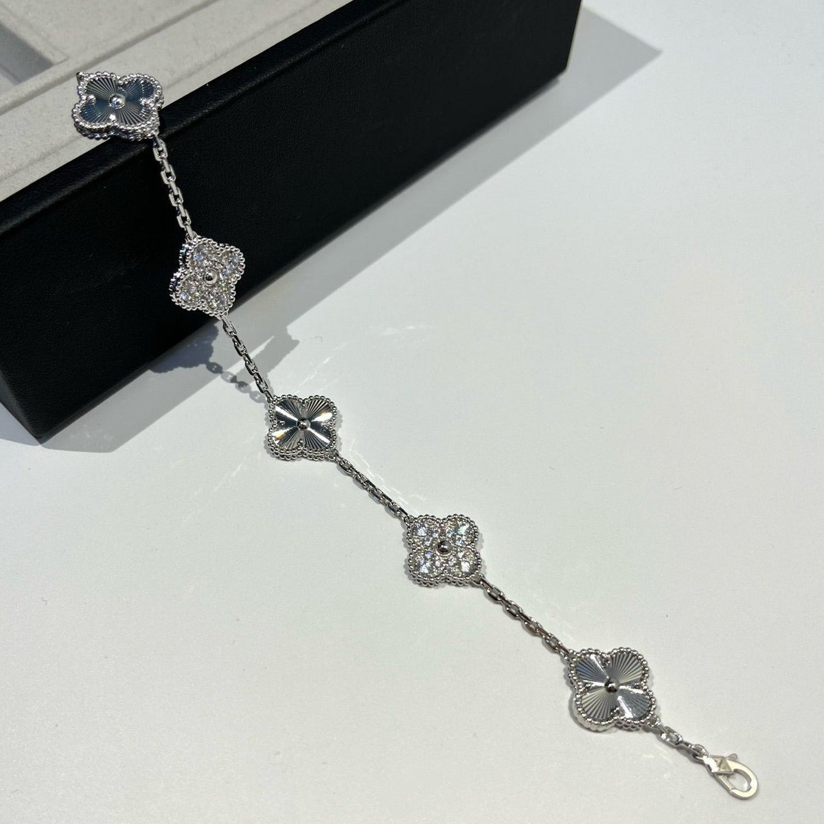 [Regalia Jewelry]CLOVER 5 MOTIF SILVER DIAMOND BRACELET