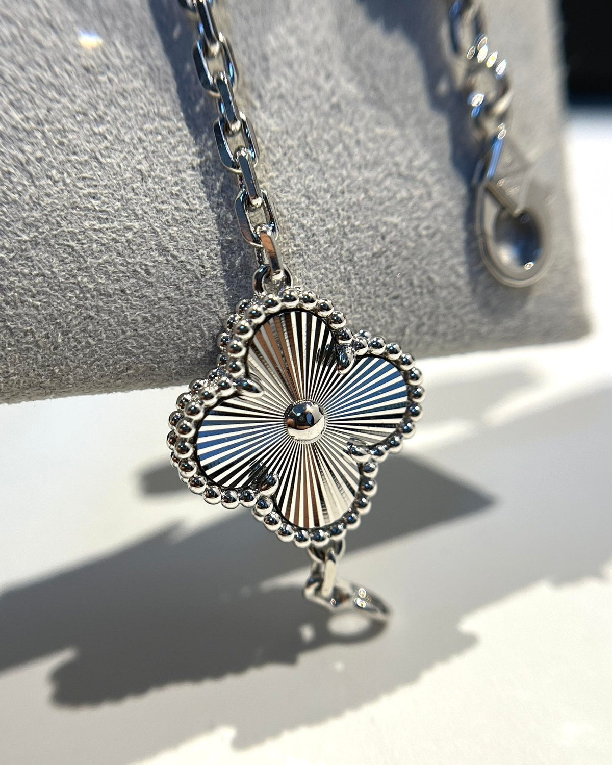 [Regalia Jewelry]CLOVER 5 MOTIF SILVER DIAMOND BRACELET