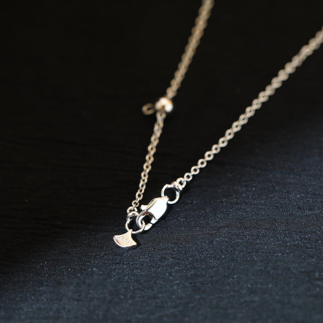 [Regalia Jewels]]wild flower diamond line pendant