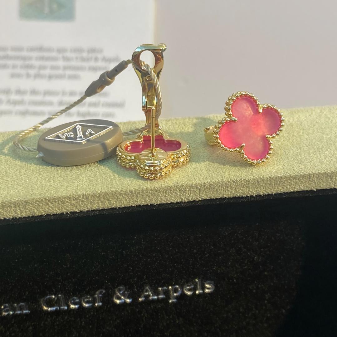 [Regalia Jewelry]NEW CLOVER 1 MOTIF PINK ENAMEL STUD EARRINGS