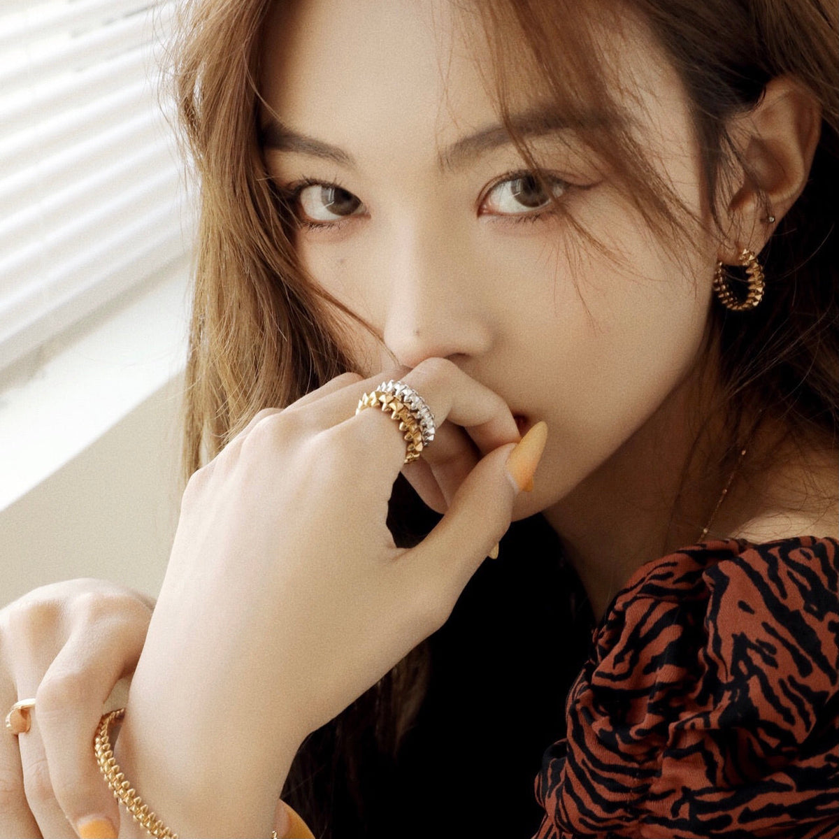 [Regalia Jewelry]CLASH SMALL HOOP EARRINGS