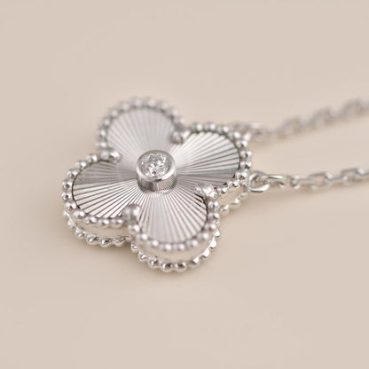 [Regalia Jewelry]CLOVER  15MM DIAMOND LASER NECKLACE SILVER