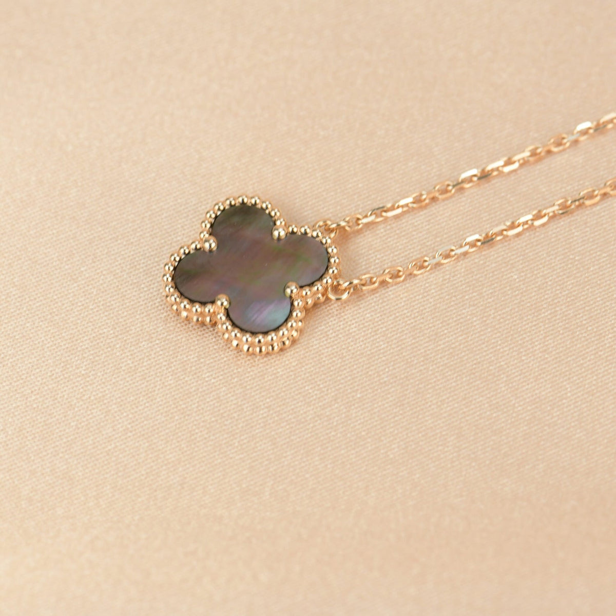 [Regalia Jewelry]CLOVER 15MM  GRAY MOTHER OF PEARL NECKLACE