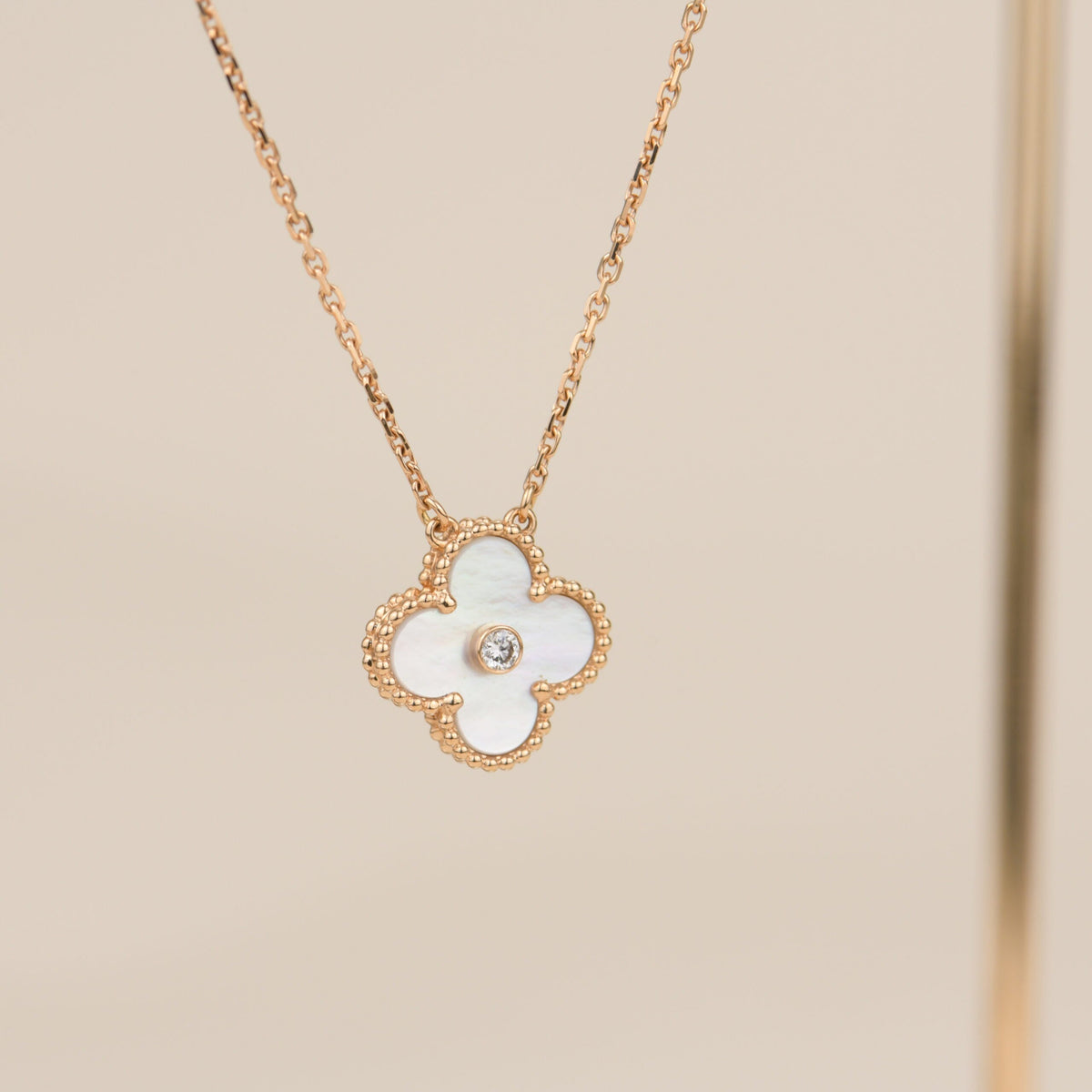 [Regalia Jewelry]CLOVER 15MM DIAMOND WHITE FRITILLARIA NECKLACE