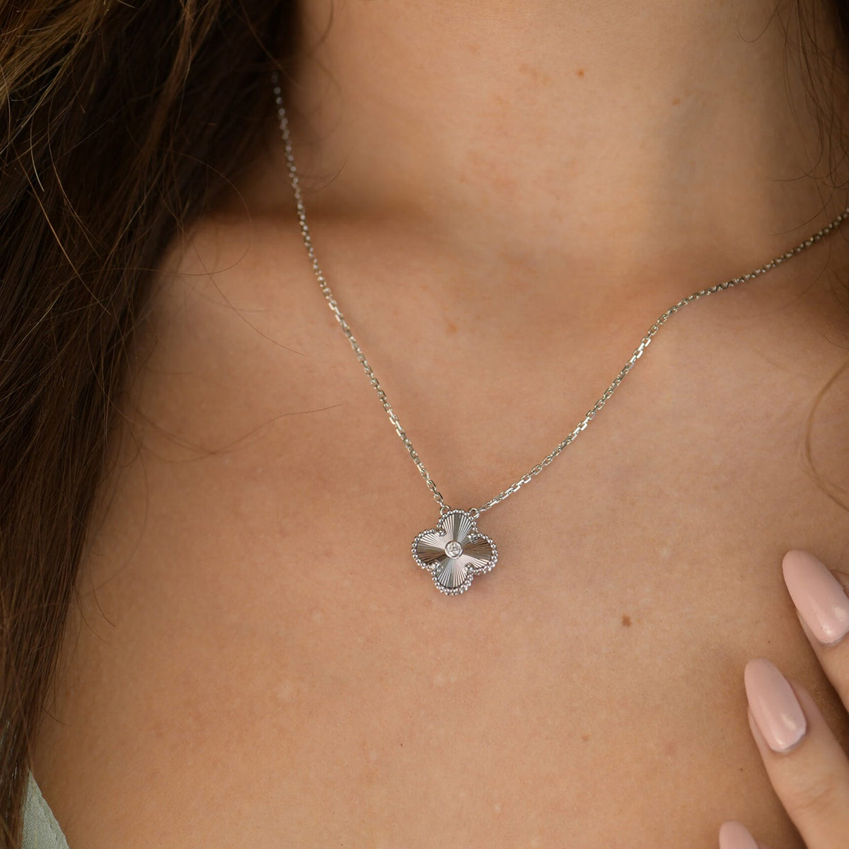 [Regalia Jewelry]CLOVER  15MM DIAMOND LASER NECKLACE SILVER