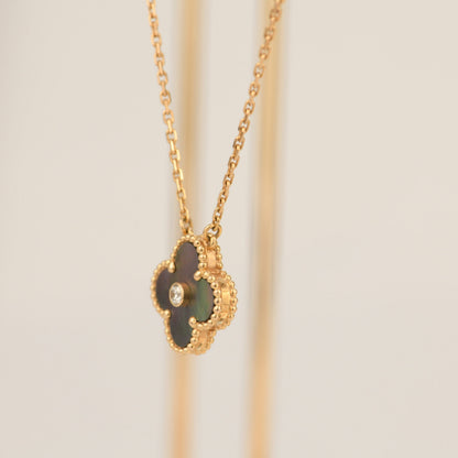 [Regalia Jewelry]CLOVER 15MM DIAMOND AND MOTHER-OF-GREY NECKLACE